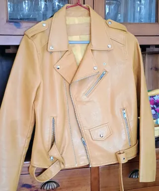 Cazadora efecto piel mostaza Talla M