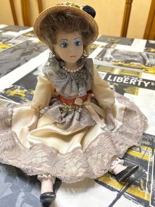 Muñeca de porcelana antigua