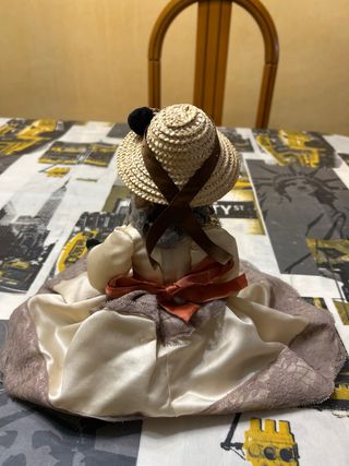 Muñeca de porcelana antigua