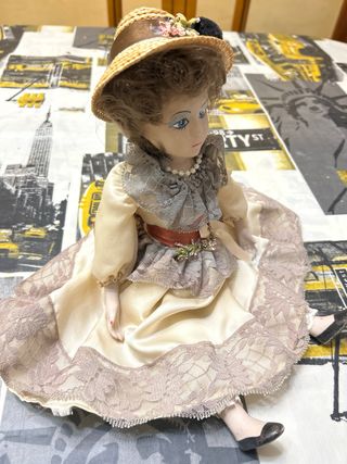 Muñeca de porcelana antigua
