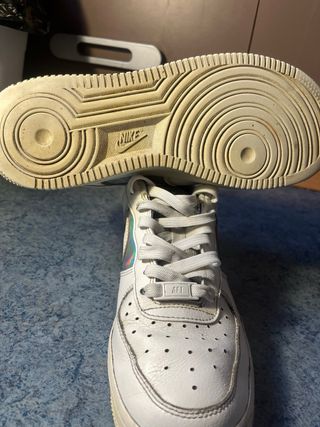 Nike Air Force 1 Plata y Blanco