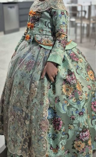 Traje fallera niña 5-6 años, peinetas y aderezo