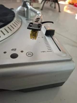 Tocadiscos Numark TT1610 Plata