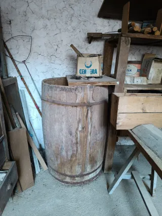 Barril de madera antiguo