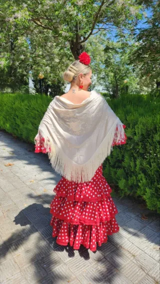 Traje de flamenca rojo lunares blan. Micaela Villa