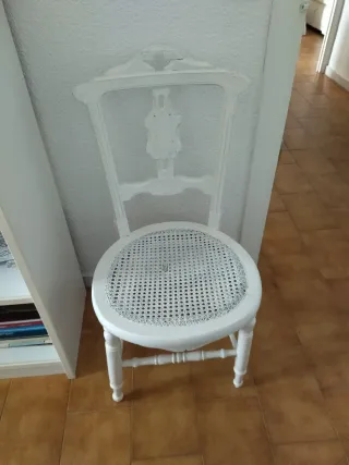 Silla antigua de madera