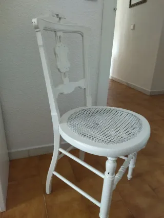 Silla antigua de madera