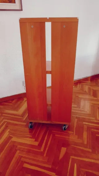 Estantería madera y metal con ruedas
