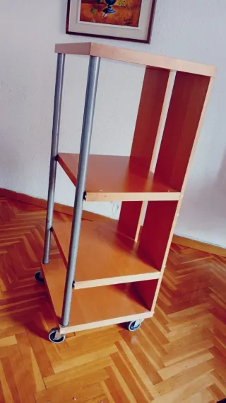 Estantería madera y metal con ruedas