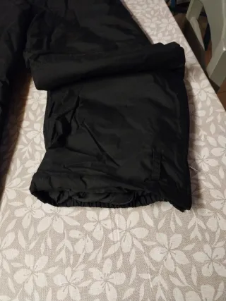 Pantaloni da sci neri con bretelle