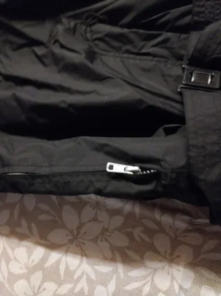 Pantaloni da sci neri con bretelle