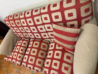 Sofá de 3 plazas beige y rojo