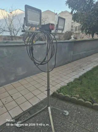 Focos LED portátiles con trípode