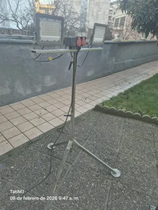 Focos LED portátiles con trípode