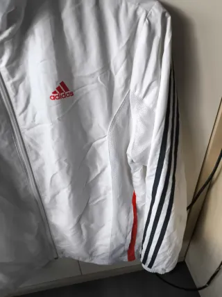Chakequeta Adidas Climalite Blanca y Roja.m.164cm.