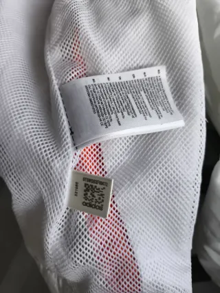 Chakequeta Adidas Climalite Blanca y Roja.m.164cm.