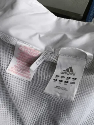 Chakequeta Adidas Climalite Blanca y Roja.m.164cm.