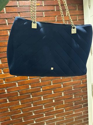Bolso PG azul marino con cadena dorada