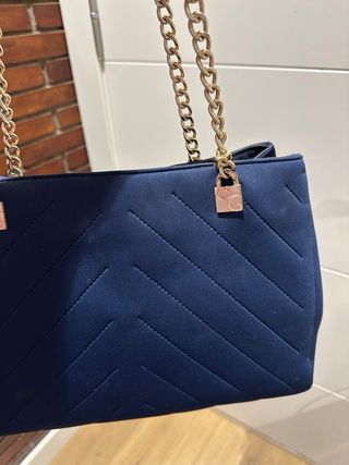 Bolso PG azul marino con cadena dorada