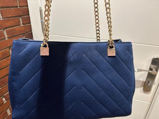 Bolso PG azul marino con cadena dorada