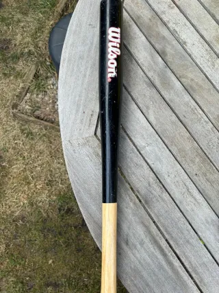 Bate de béisbol Wilson negro