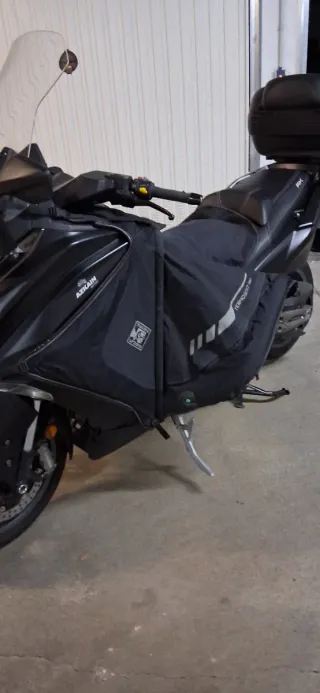 Cubrepiernas Tucano Kymco 550 AK