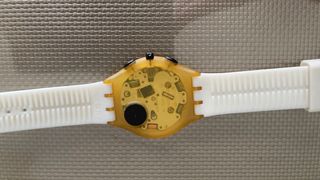 Reloj Swatch Blanco y Amarillo