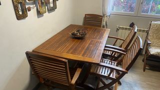 Mesa y 6 Sillas de Madera