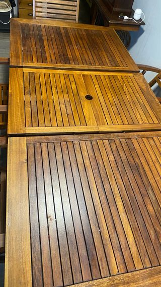 Mesa y 6 Sillas de Madera