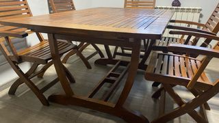 Mesa y 6 Sillas de Madera