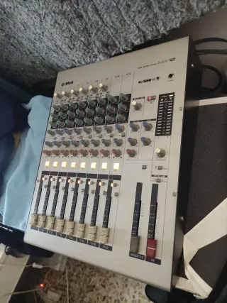 Mixer audio Yamaha MW12 USB