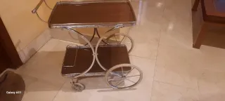 Carrito de servicio antiguo