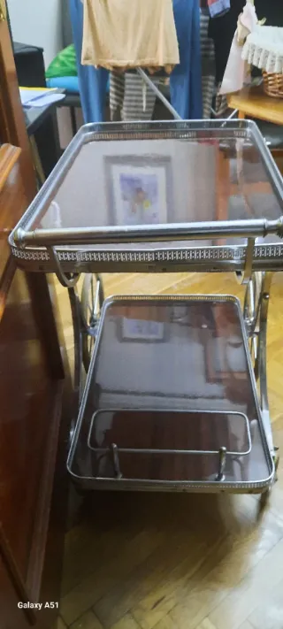 Carrito de servicio antiguo