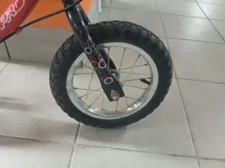 Bicicleta de iniciación BH roja