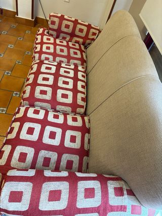 Sofá de 3 plazas beige y rojo