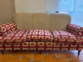 Sofá de 3 plazas beige y rojo