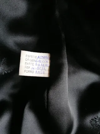 Abrigo de astracán negro con muy poco uso