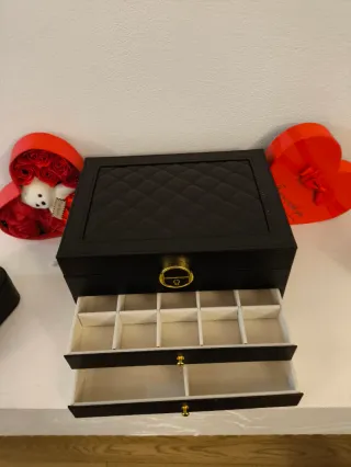 Portagioie di lusso nero e oro