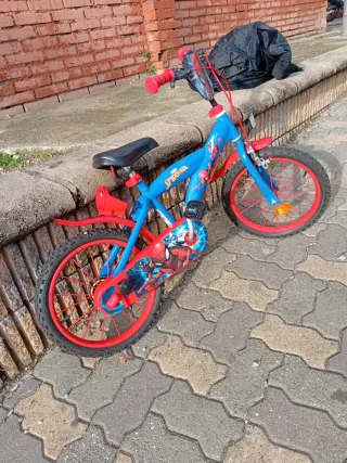 Bicicleta Spiderman como nueva