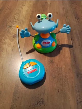 Robot Tomy Vintage con Mando