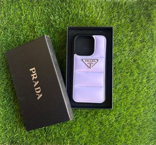 Funda Prada iPhone 15 Pro Lila