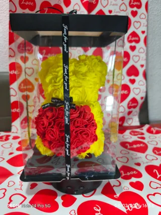 Oso de peluche flores amarillas y rosas rojas