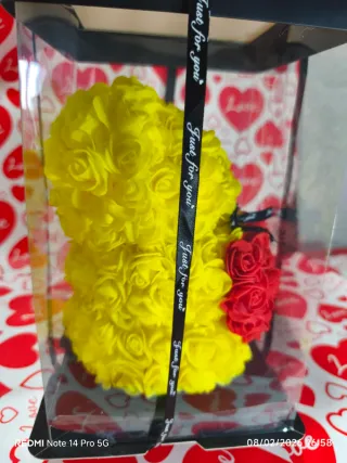 Oso de peluche flores amarillas y rosas rojas