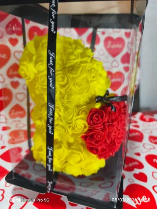 Oso de peluche flores amarillas y rosas rojas