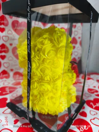 Oso de peluche flores amarillas y rosas rojas