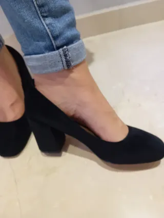 Zapatos de tacón negros antelina