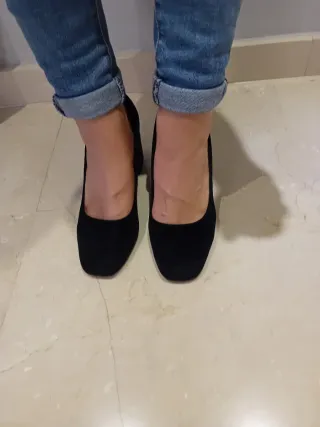 Zapatos de tacón negros antelina