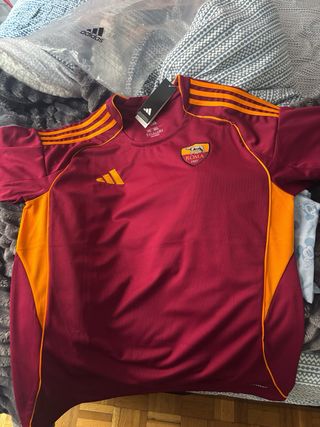 Camiseta Adidas AS Roma Talla XXL pero da XL.