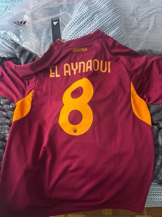 Camiseta Adidas AS Roma Talla XXL pero da XL.