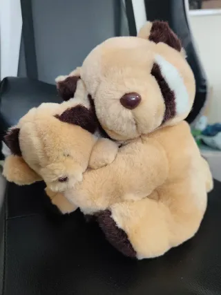 Peluche Koala abrazando a otro. 25 cm. De alto.